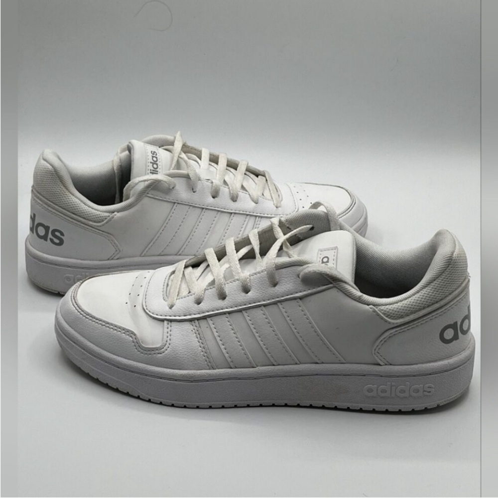 Adidas women’s size 8 White and Gray leather Sneakers